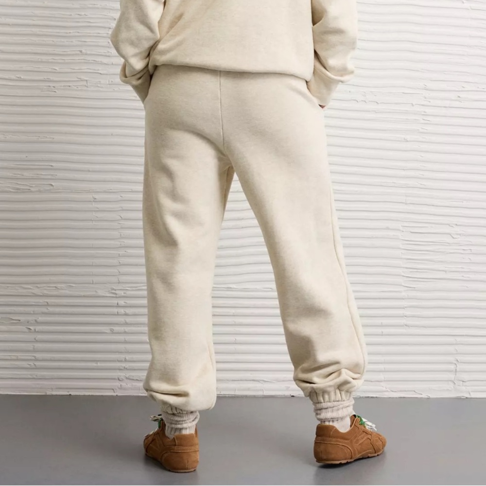 American Eagle Everyday Luxe Jogger Pants Cream Heathered Size Medium NWT - Picture 2 of 7